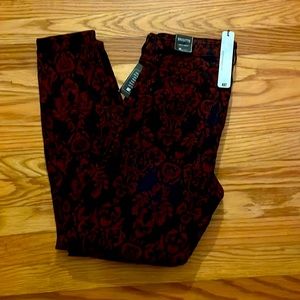 NWT Kut from the Kloth paisley print maroon and black pants size 6